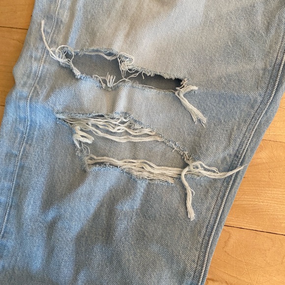 American Eagle Light Wash Distressed Mom Jeans - NWT - Picture 7 of 8